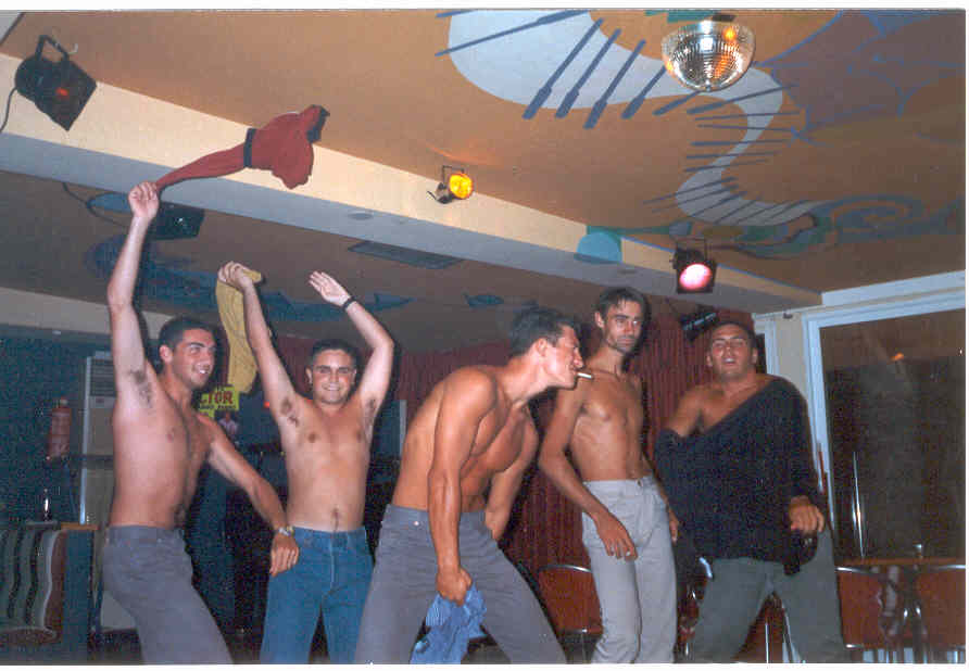 Full Monty 01.jpg (48678 bytes)