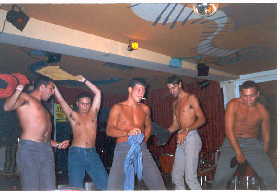 Full Monty 02.jpg (47335 bytes)