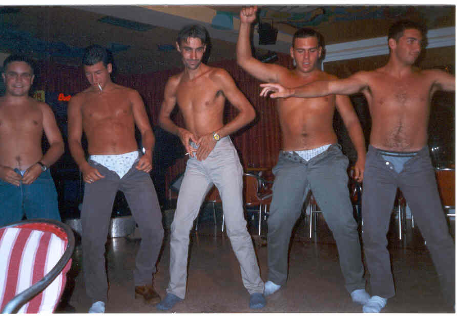 Full Monty 05.jpg (44389 bytes)