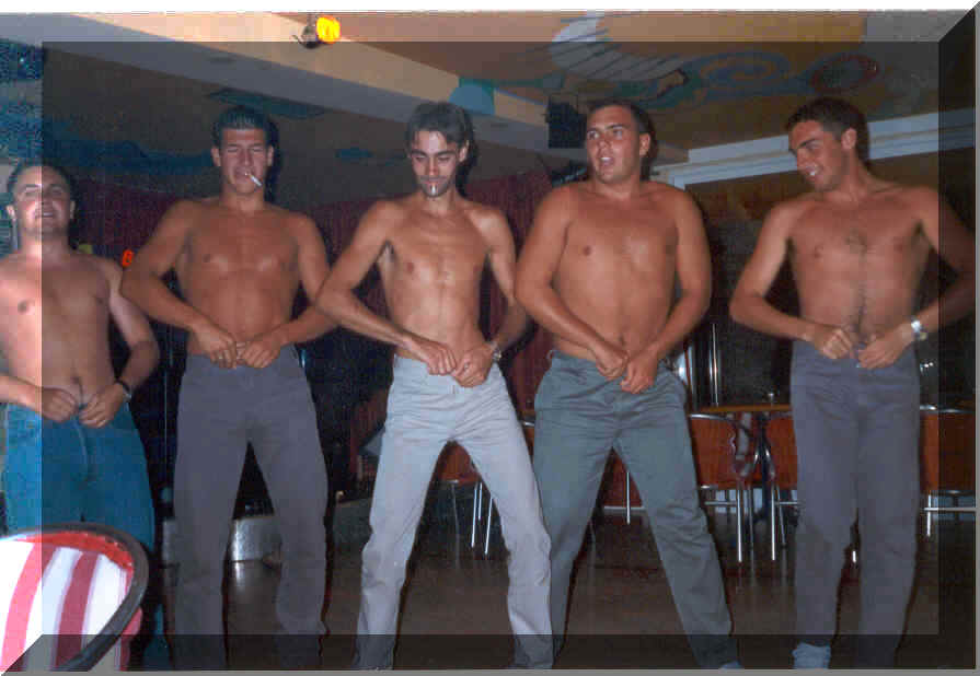 Full Monty 04.jpg (43605 bytes)