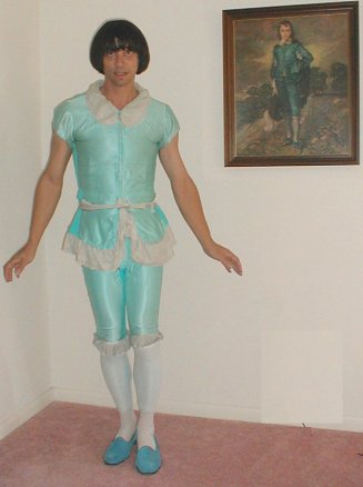 blueboyBalletPose3.jpg (20552 bytes)